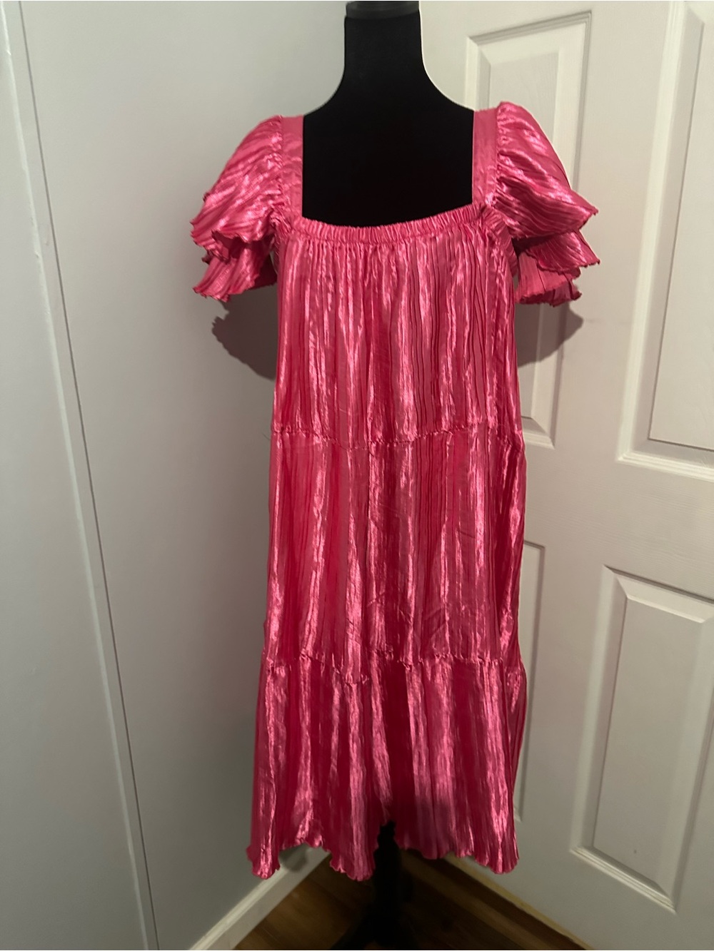 Grace & Emma Pleated Versi Dress Pink Metallic Tiered Ruffle Midi NWT